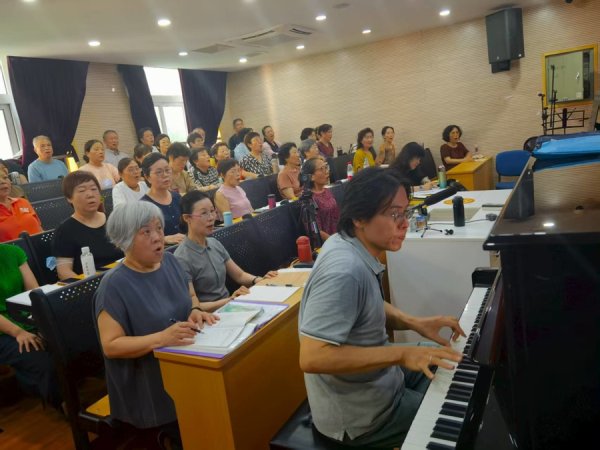 杜德配资 上海老年大学开学，特色课程“圈粉”银发族